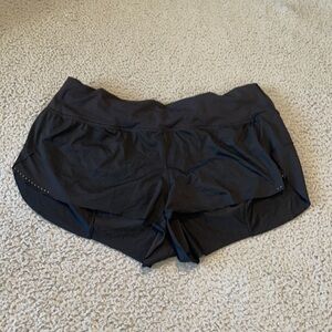 Lululemon Chase Me Short 2.5"
Black size 10